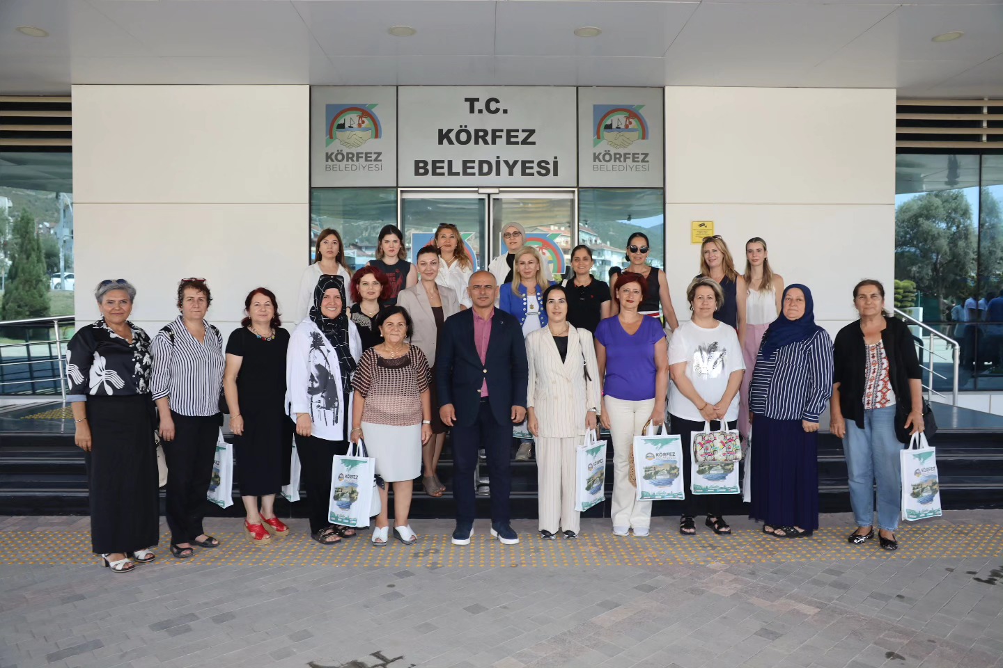 Kocaelinin Kadn Muhtarlarndan Krfez Belediyesine Ziyaret
