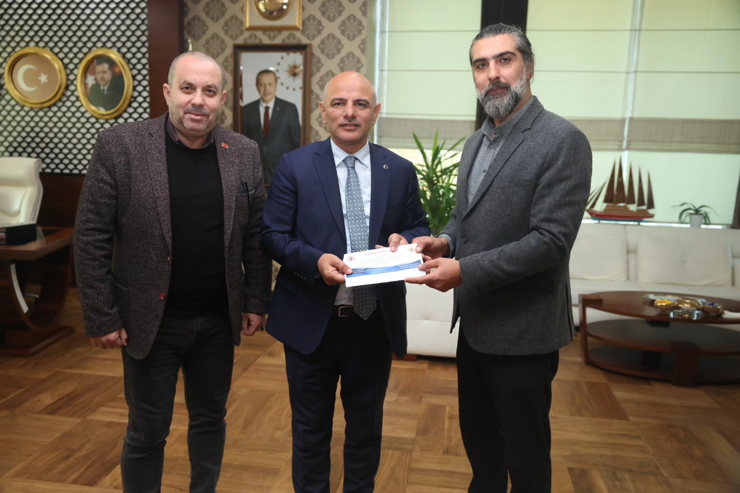 Bakan St, "Krfez in Katk Sunan Herkes Bizim in Kymetli"