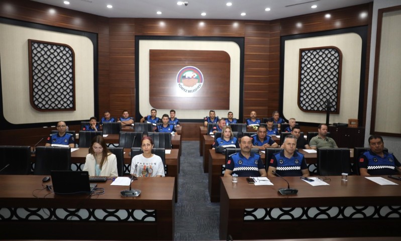 Krfez Belediyesinde Hizmet i Eitimler Sryor