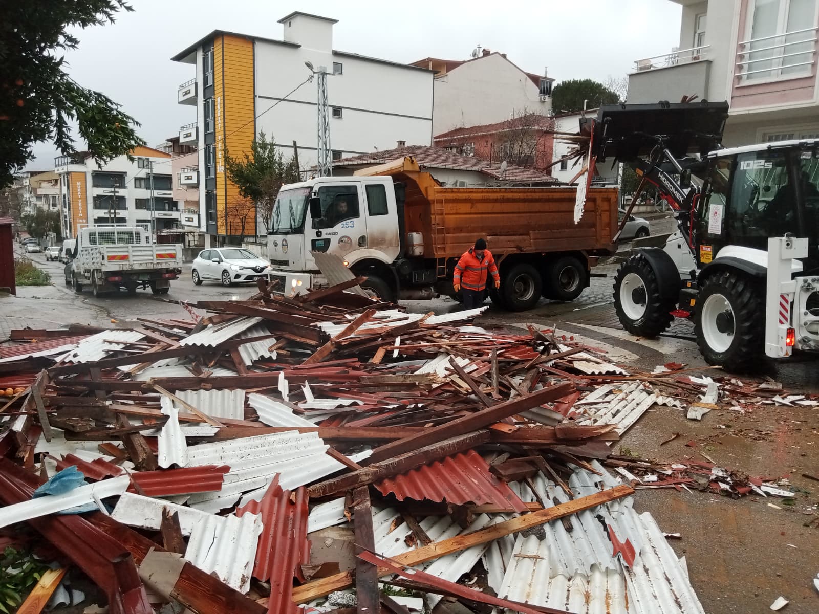 K�rfez Belediyesi Kuvvetli R�zg�ra Kar�� Teyakkuzda