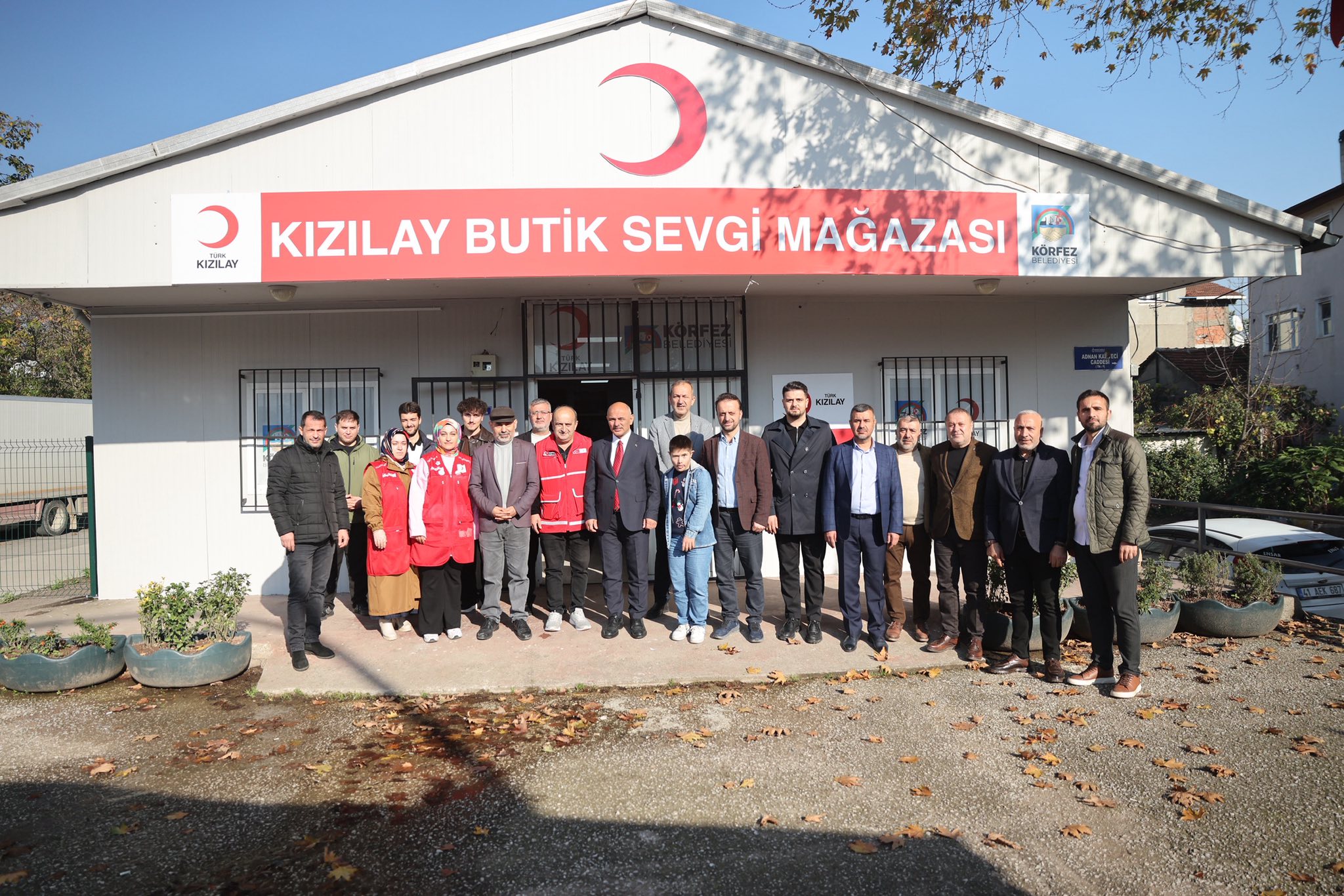 Krfezde Sevgi Maazas Hizmete Balad