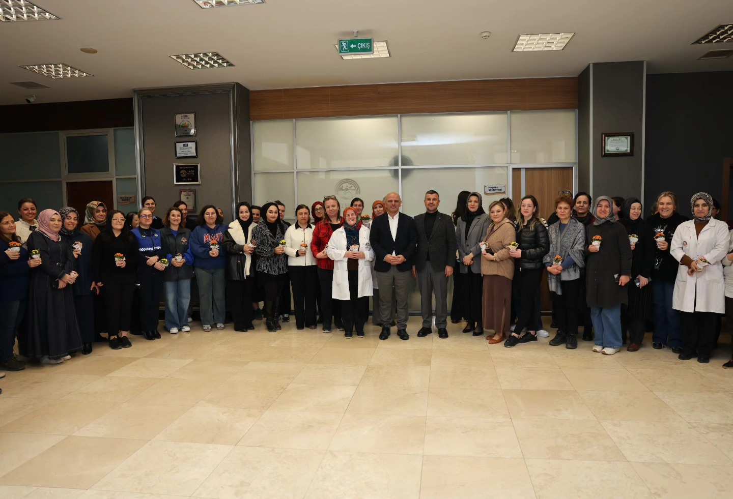 K�rfez Belediyesi�nde 8 Mart�a �zel Anlaml� Bulu�ma