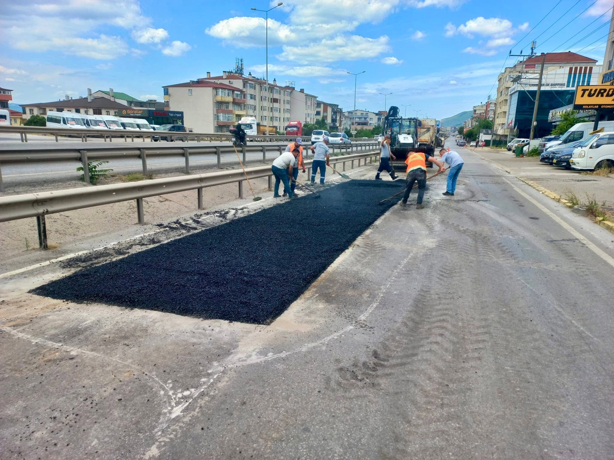 K�rfez�de E� Zamanl� Yol Bak�m �al��mas�