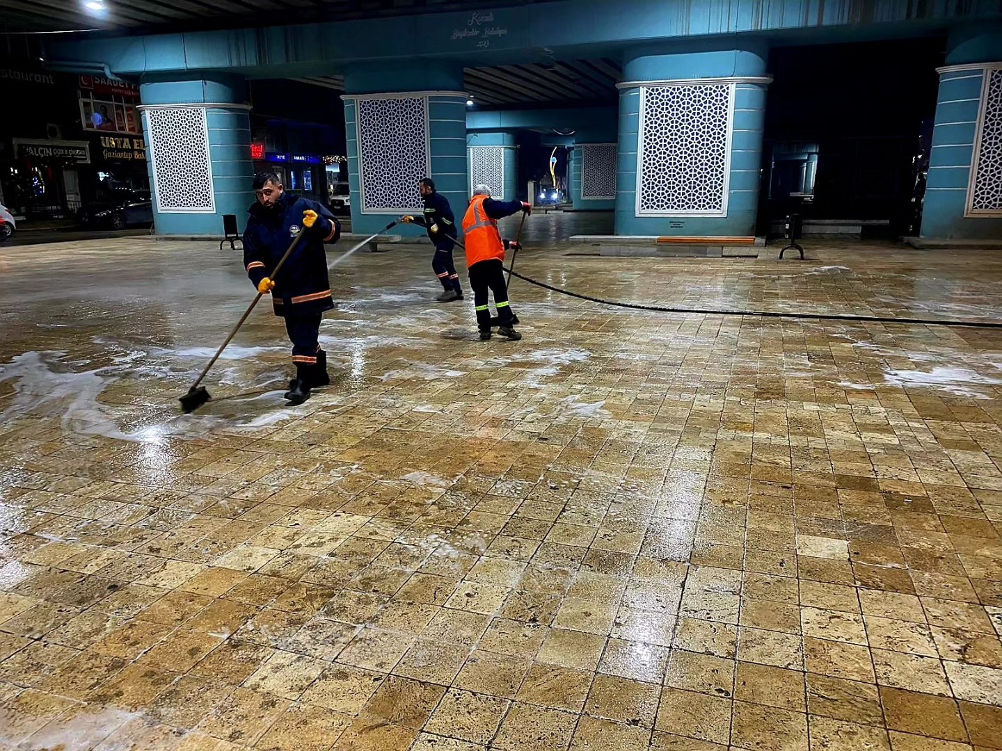 K�rfez�de En Uzun Gece Temizlikle Ayd�nland�