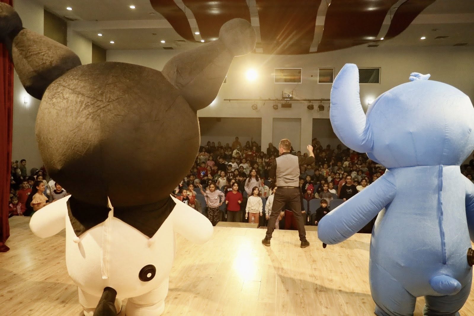 K�rfezli �ocuklar Ara Tatilde E�lenmeye Devam Ediyor