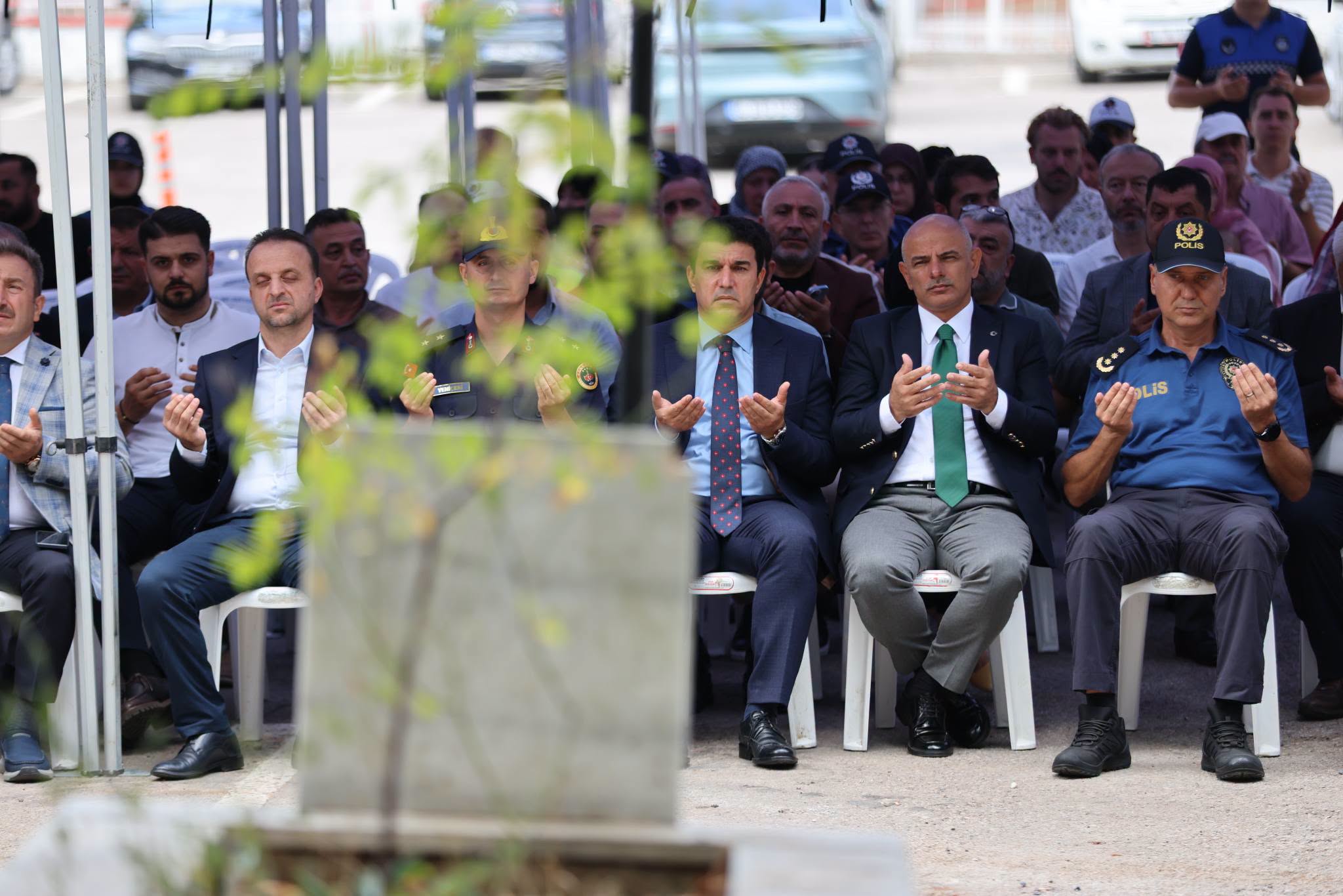 K�rfez�de Deprem �ehitleri Dualarla An�ld�