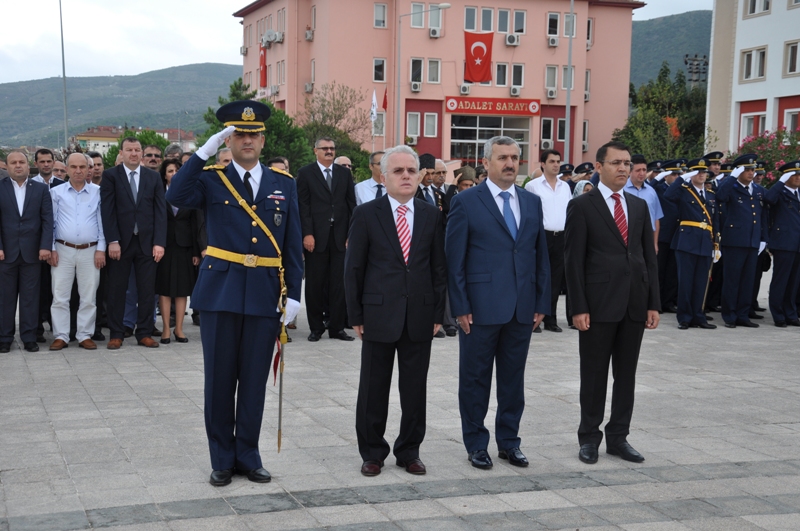 K�rfez�de 30 A�ustos Zafer Bayram� Co�ku �le Kutland�