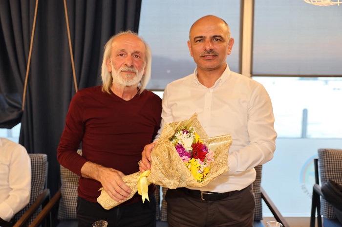 Bakan St, "Fikirleriniz Bizler in nemli"