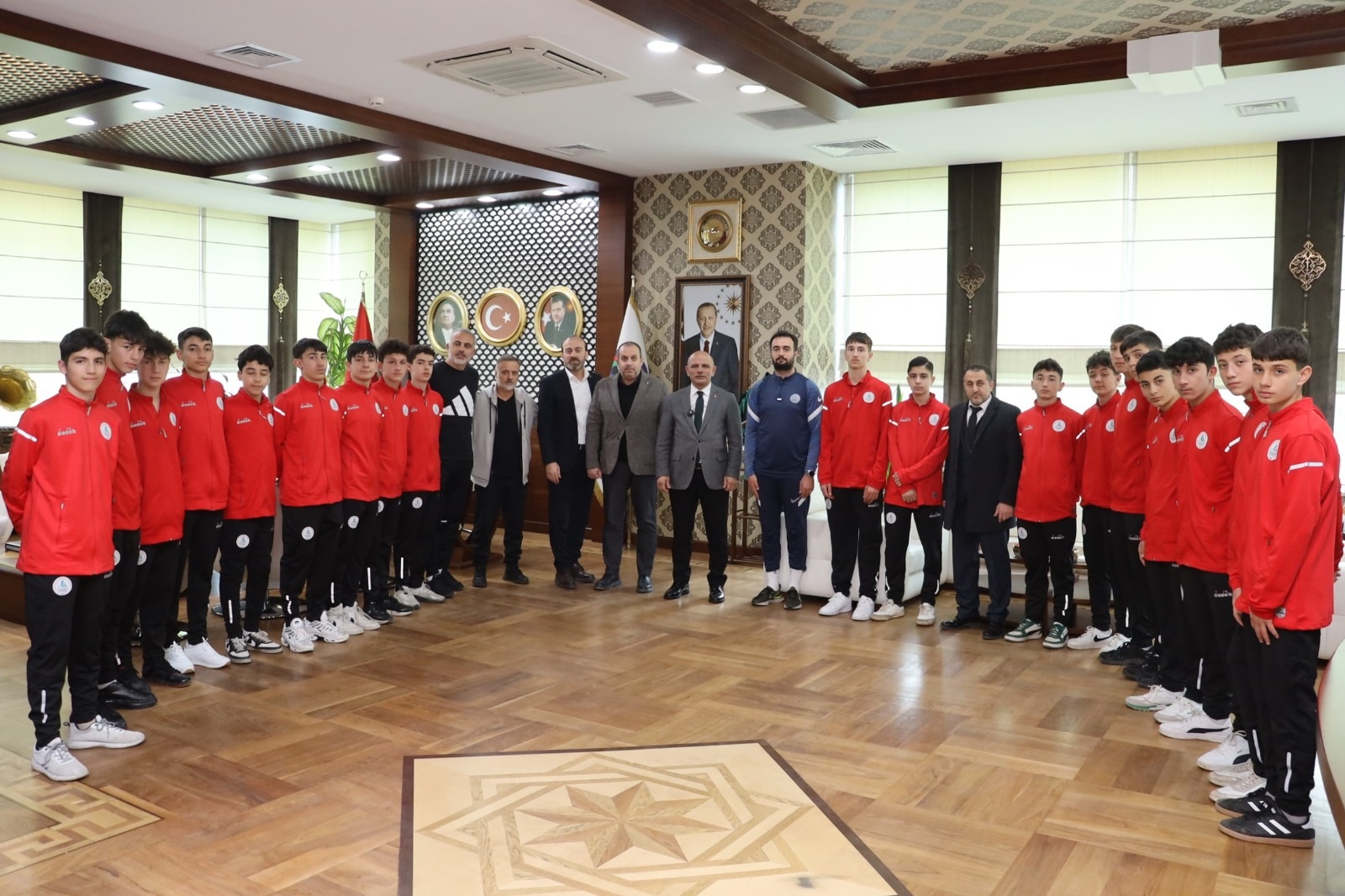 Ba�kan S���t "Gen�lerimize �nan�yor Ve G�veniyorum" Diyerek K�rfez GB U14 Tak�m�n� U�urlad�