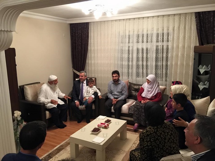 Ba�kan Baran Hacdan D�nen Hac�lar� Evlerinde Ziyaret Etti