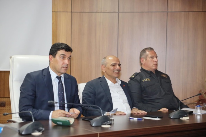 Bakan St, "Krfezde Admlar Ortak Akl le Atyoruz"