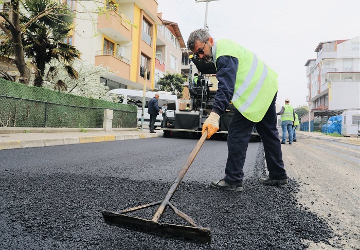 Menderes Caddesine Bin Ton Scak Asfalt