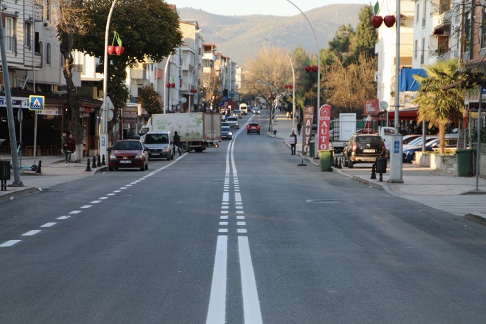 Turul Caddesinde izgiler ekildi