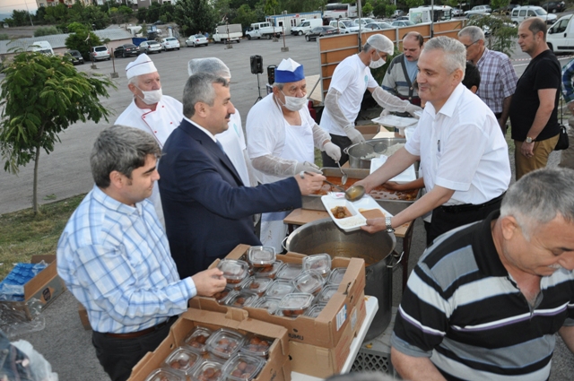 K�rfez Belediyesi bir mahalle iftar�n� da co�kuyla ger�ekle�tirdi