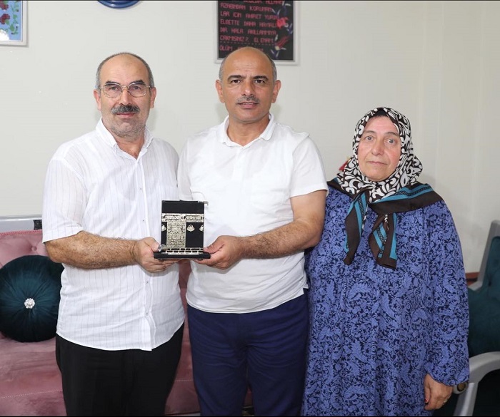 Bakan St, "Heyecannz Gzlerinizden Okunuyor"