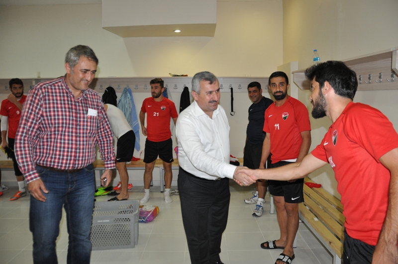 Ba�kan Baran�dan Kocaeli Birlikspor�a Ziyaret
