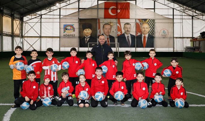 Bakan Stten Minik Sporculara Ziyaret