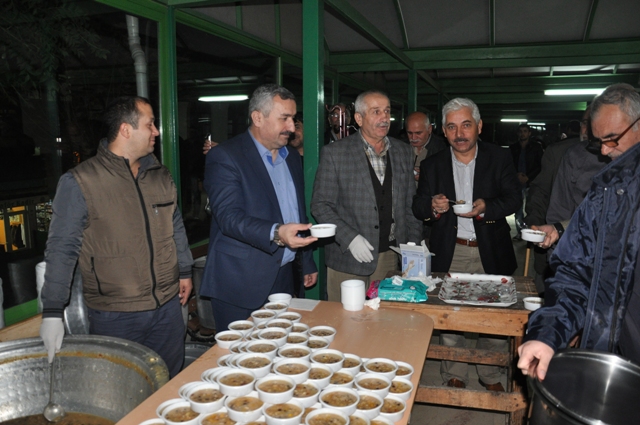 Yeniyal� Merkez Camii Derne�i A�ure Da��tt�