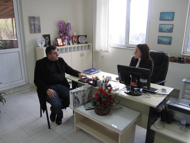 K�rfez Belediyesi Mahallelerine �nem Veriyor