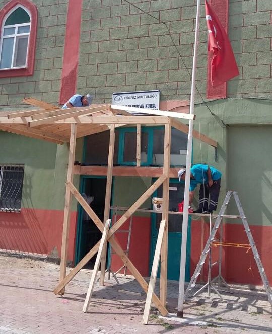 K�rfez Belediyesi �badethanelere Deste�ini S�rd�r�yor