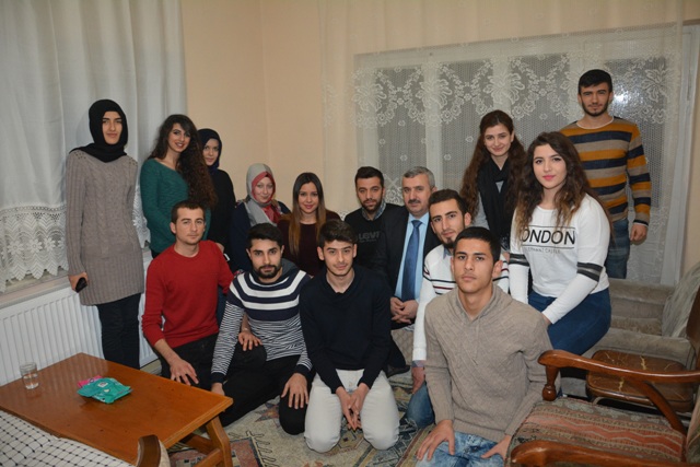 Ba�kanla ��rencilerin Samimi Bulu�mas�