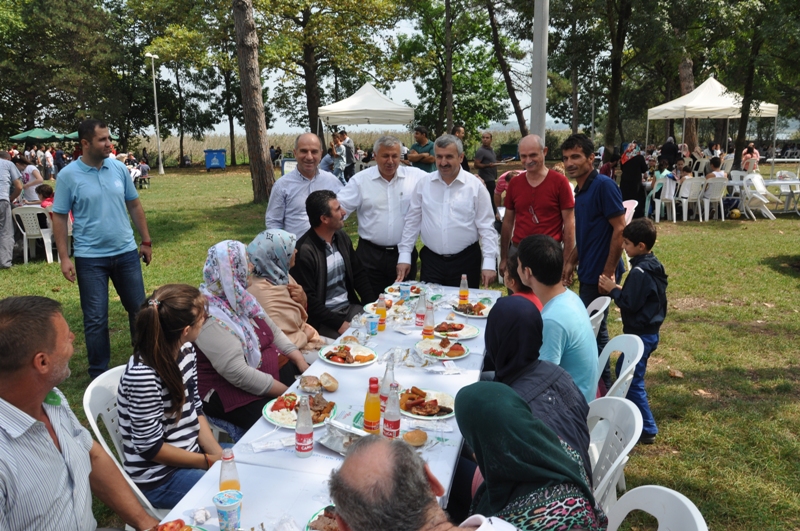 K�rfez Belediyesi Ailesi Piknikte Bulu�tu