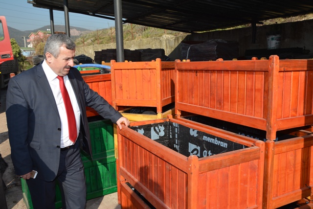 K�rfez�in Caddelerine Renk Geldi