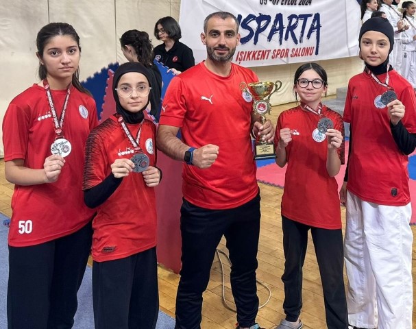 Krfez Yldz Kz Karate Takm Trkiye kincisi Oldu