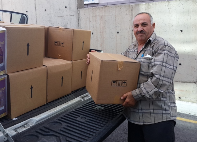 K�rfez Belediyesinden 1400 Aileye Erzak Yard�m�