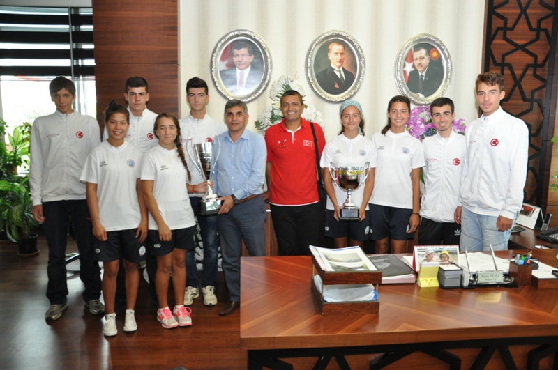 �ampiyonlardan K�rfez Belediyesine Ziyaret