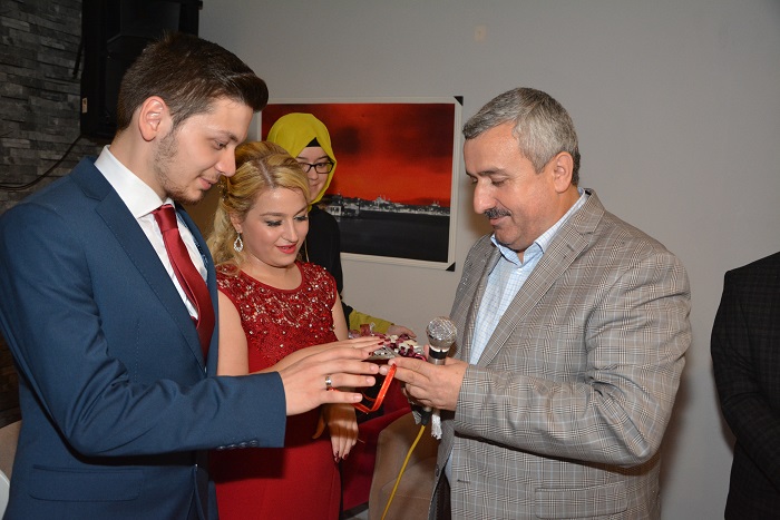 Gen� �iftlerin Nikahlar�n� Ba�kan Baran K�yd�