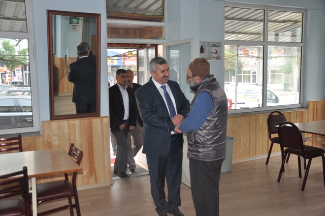 Ba�kan Baran Esentepe ve Yeniyal� Mahallelerine ��kartma Yapt�