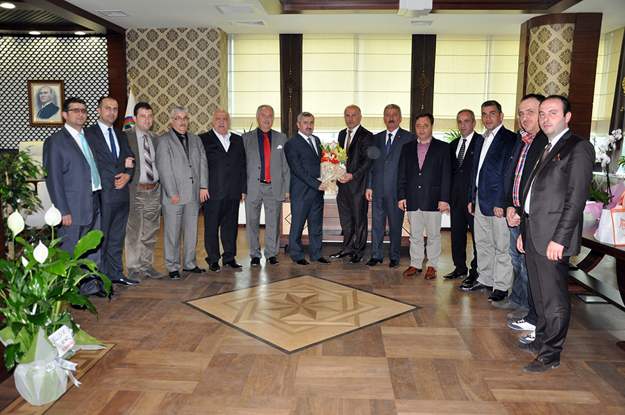 Dernek y�neticilerinden Baran�a kutlama 