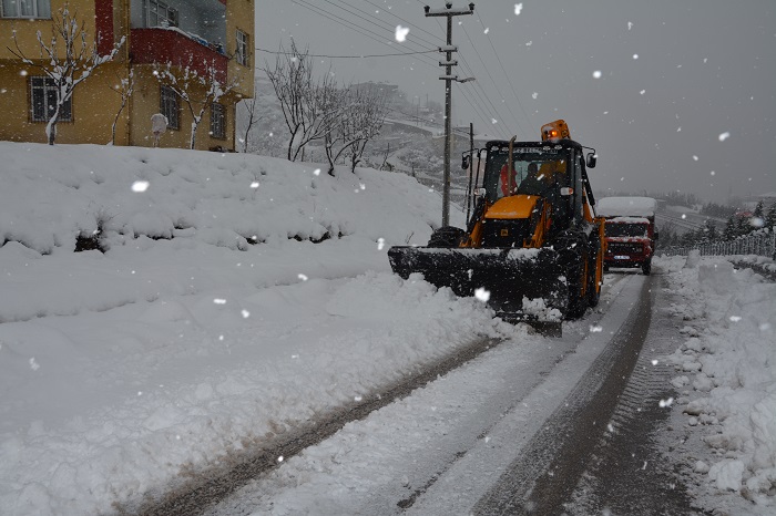 K�rfez�de Kar Temizleme �al��malar� Aral�ks�z Devam Ediyor