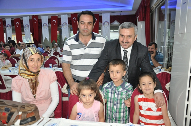 Belediye Personeli �ftar Yeme�inde Bulu�tu 