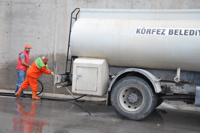 K�rfez�de Cadde Temizlikleri Devam Ediyor
