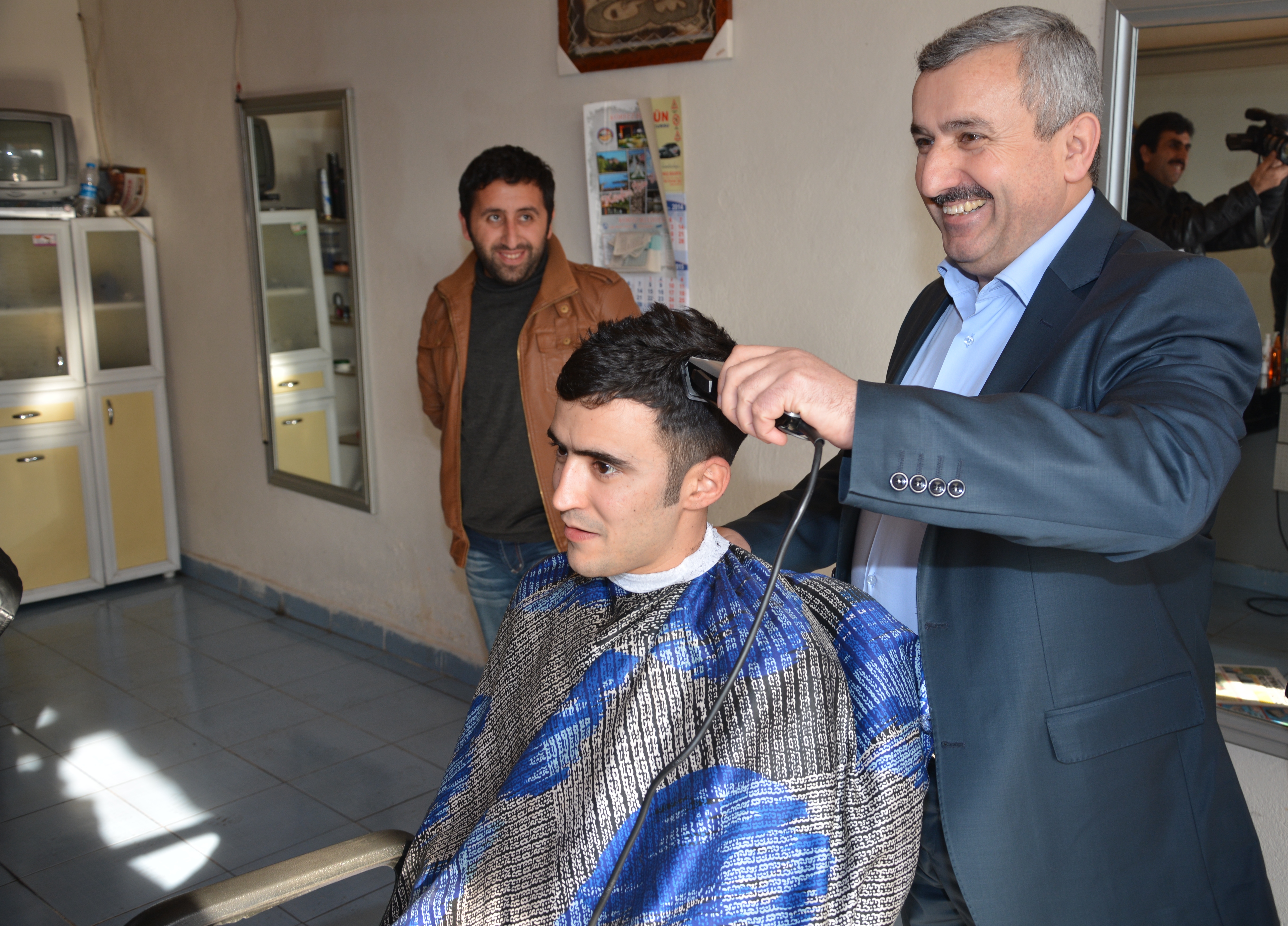 Ba�kan Baran Esnafla Bulu�maya Devam Ediyor