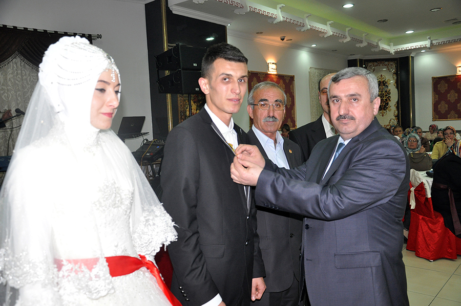 Baran Nikah�n� K�yd��� Gen�lere Mutluluklar Diledi