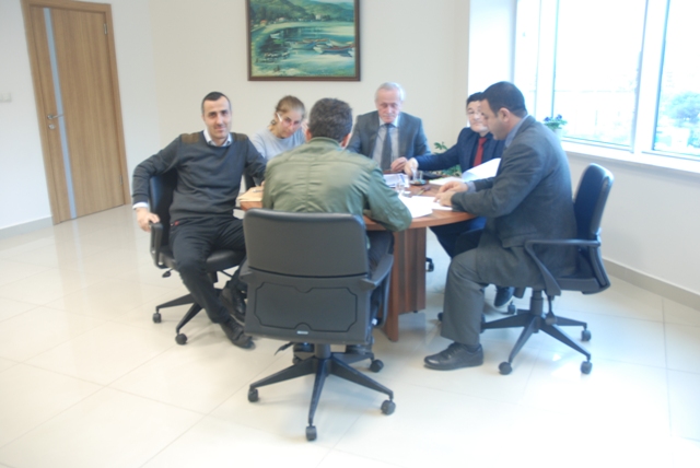 K�rfez Belediyesi Ara� Kiralama �halesi Yap�ld�