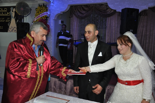 Ba�kan Baran K�rfez�de Bir�ok Cemiyete Kat�ld�