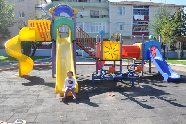 K�rfez�de Park Bah�e Bak�m Onar�m �al��malar� S�r�yor