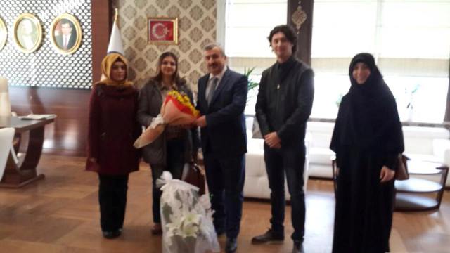 �niversite ��rencilerinden Ba�kan Baran�a Te�ekk�r
