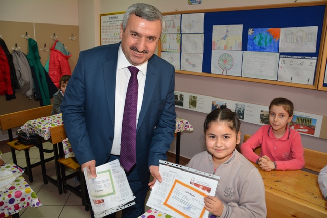 Ba�kan Baran ��rencilerin Karne Heyecan�na Ortak Oldu