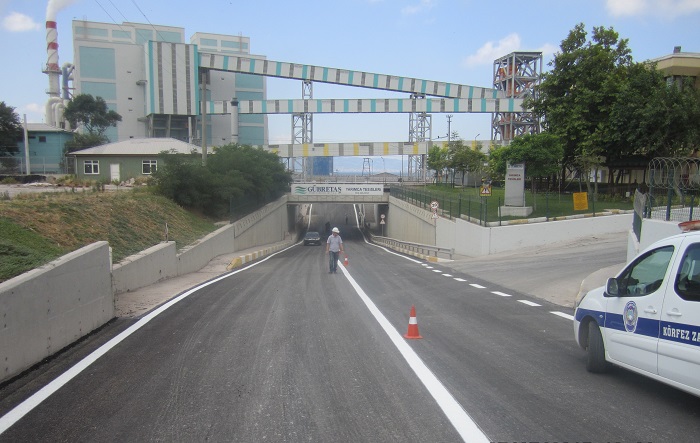 K�rfez�de Yol �izgileri Yenileniyor
