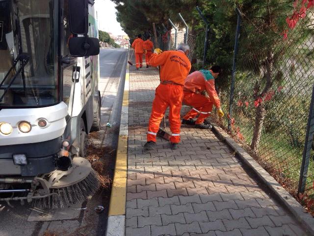 K�rfez Belediyesi Temizlikte S�n�r Tan�m�yor