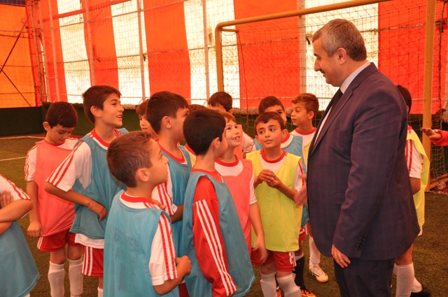 K�rfez Futbol Okulu Gelece�in Y�ld�zlar�n� Yeti�tiriyor