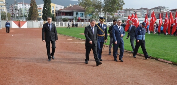 K�rfez�de Cumhuriyet Bayram� Co�kuyla Kutland�