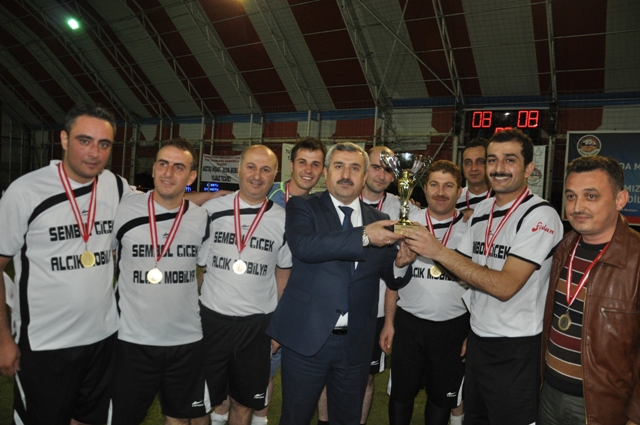 K�rfez Belediyesi Birimler Aras� Futbol Turnuvas�nda �ampiyon Belli Oldu