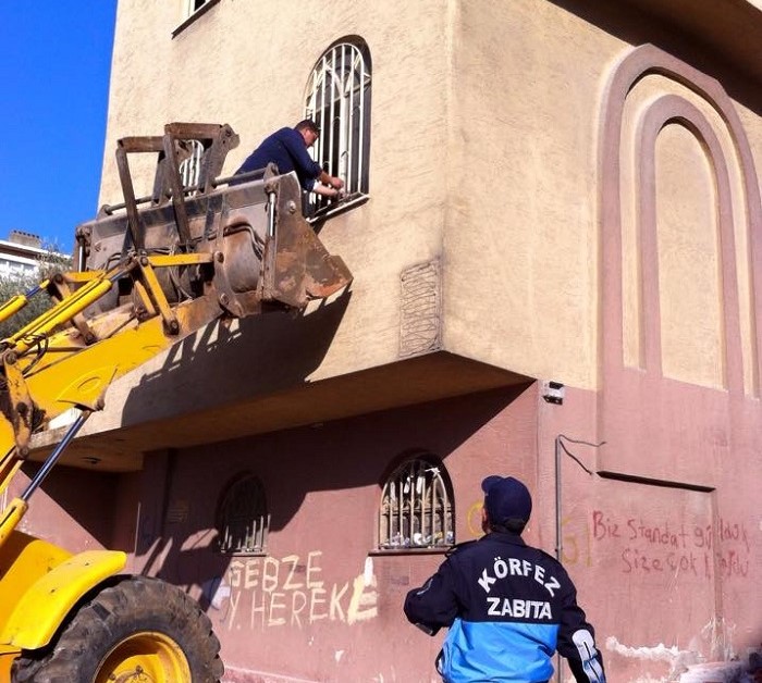K�rfez Zab�tas��ndan Duyarl� Davran��