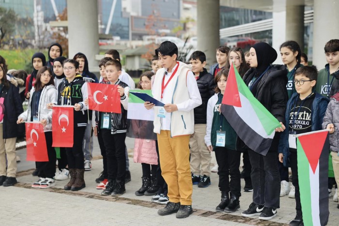 Krfez Belediyesi ocuk Meclisinden  Filistinli ocuklara Destek